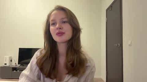 Mia online show from June 17, 7:04 pm