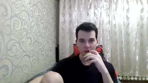 gwinbladee online show from April 26, 3:21 pm