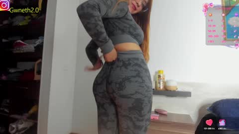 Snapshot of gwyneth_paltrow chatting on December 17, 4:23 am online show from December 17, 4:23 am