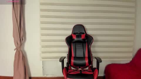 Snapshot of gwyneth_paltrow chatting on December 5, 12:30 am online show from December 5, 12:30 am