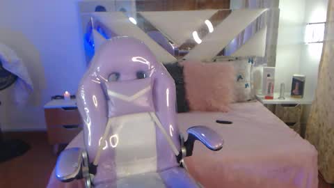 gyal_8_ online show from November 6, 4:02 am