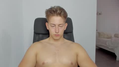 Snapshot of gym_alpha chatting on October 4, 1:42 pm Oliver online show from October 4, 1:42 pm