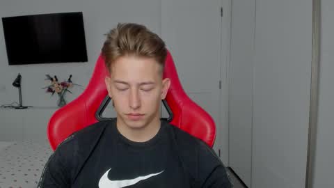 Snapshot of gym_alpha chatting on October 12, 2:16 pm Oliver online show from October 12, 2:16 pm