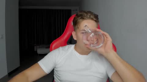 Snapshot of gym_alpha chatting on October 22, 8:41 pm Oliver online show from October 22, 8:41 pm