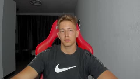 Snapshot of gym_alpha chatting on November 3, 8:43 pm Oliver online show from November 3, 8:43 pm