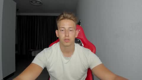 Snapshot of gym_alpha chatting on November 4, 7:46 pm Oliver online show from November 4, 7:46 pm