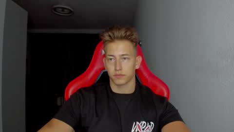 Snapshot of gym_alpha chatting on November 23, 9:47 pm Oliver online show from November 23, 9:47 pm