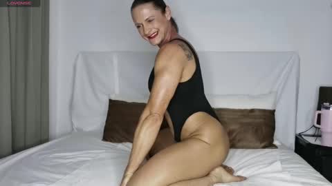 gymbunnie online show from December 30, 6:05 pm