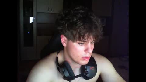 Snapshot of gymguy0505 chatting on December 14, 10:03 pm gymguy0505 online show from December 14, 10:03 pm