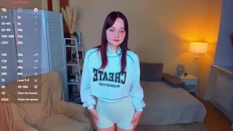 Kelly  Lilly online show from March 13, 7:20 pm