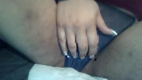 Snapshot of h0n3yb333 chatting on December 2, 2:50 am h0n3yb333 online show from December 2, 2:50 am