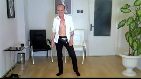 Snapshot of h_blackwood chatting on June 3, 6:46 pm H. Blackwood online show from June 3, 6:46 pm