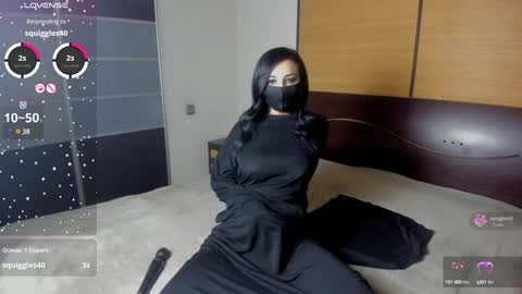 Linda online show from December 14, 2:42 pm