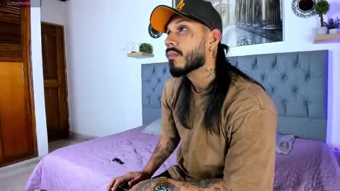 Snapshot of hache222 chatting on December 29, 6:45 am hache222 online show from December 29, 6:45 am