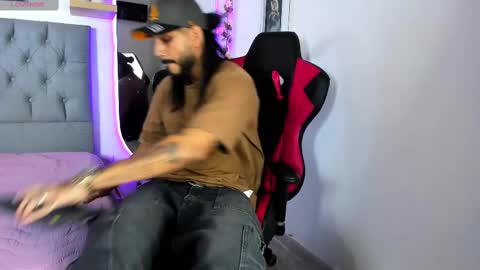 Snapshot of hache222 chatting on December 31, 8:45 pm hache222 online show from December 31, 8:45 pm