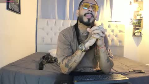 Snapshot of hache222 chatting on January 15, 1:23 am hache222 online show from January 15, 1:23 am