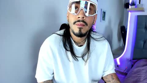 Snapshot of hache222 chatting on February 14, 11:31 pm hache222 online show from February 14, 11:31 pm