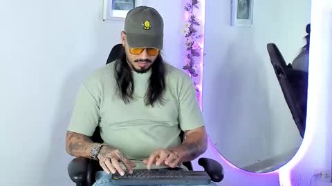 Snapshot of hache222 chatting on February 18, 10:36 pm hache222 online show from February 18, 10:36 pm