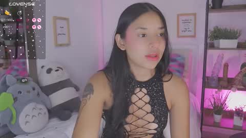 Snapshot of hade_collinss chatting on February 16, 6:37 pm Hade online show from February 16, 6:37 pm