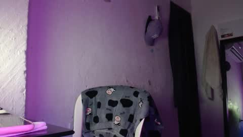 Snapshot of hadesmit1 chatting on March 18, 2:04 am hadesmit1 online show from March 18, 2:04 am