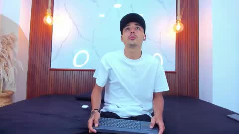 Hadrian Torres online show from March 18, 1:03 pm