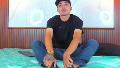 Hadrian Torres online show from March 20, 12:54 pm