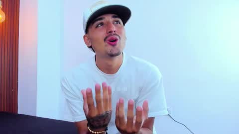 Hadrian Torres online show from March 26, 12:55 pm