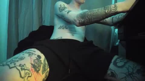 Snapshot of haildave6 chatting on January 9, 10:33 pm haildave6 online show from January 9, 10:33 pm