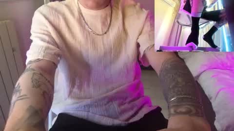 Snapshot of haildave6 chatting on February 2, 1:54 pm haildave6 online show from February 2, 1:54 pm