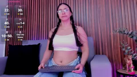 hailey_bieber_ online show from March 25, 9:43 pm