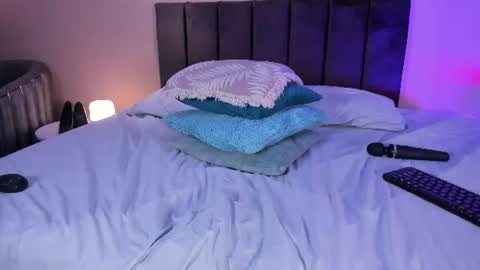 Snapshot of hailey_foxxx chatting on June 17, 10:43 pm laura online show from June 17, 10:43 pm