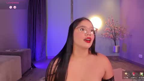 Snapshot of hailey_foxxx chatting on August 2, 11:03 pm laura online show from August 2, 11:03 pm