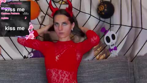 Snapshot of hailey_peach chatting on October 31, 5:58 pm HaileyPeach online show from October 31, 5:58 pm