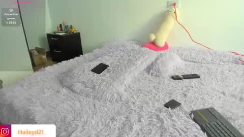 Hailey online show from November 27, 11:45 am