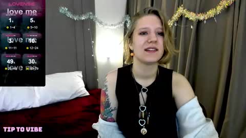 Snapshot of haileyfoxy chatting on January 3, 2:32 am Hailey online show from January 3, 2:32 am