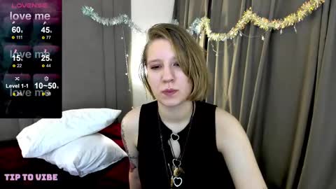 Snapshot of haileyfoxy chatting on January 3, 5:50 am Hailey online show from January 3, 5:50 am