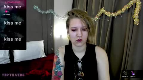 Snapshot of haileyfoxy chatting on January 8, 2:14 am Hailey online show from January 8, 2:14 am