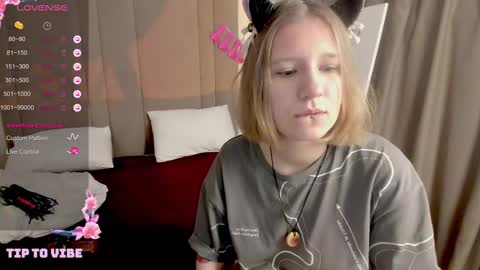 Snapshot of haileyfoxy chatting on March 1, 3:10 am Hailey online show from March 1, 3:10 am