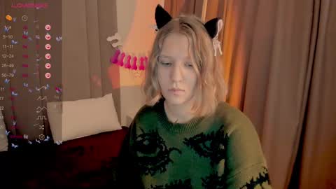 Snapshot of haileyfoxy chatting on March 5, 8:10 am Hailey online show from March 5, 8:10 am