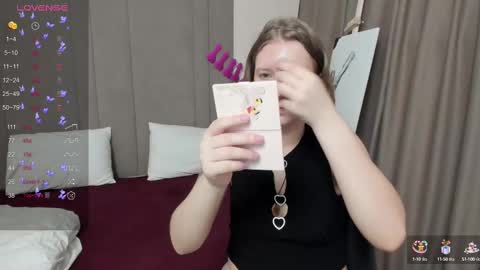 Snapshot of haileyfoxy chatting on March 10, 2:17 am Hailey online show from March 10, 2:17 am