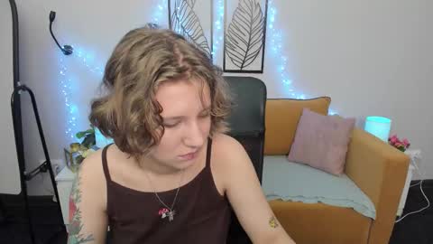 Snapshot of haileyfoxy chatting on September 12, 8:58 am Hailey online show from September 12, 8:58 am