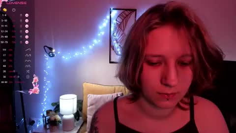 Snapshot of haileyfoxy chatting on October 16, 9:32 am Hailey online show from October 16, 9:32 am