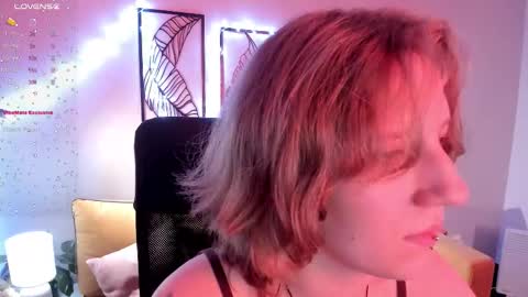 Snapshot of haileyfoxy chatting on October 25, 9:06 am Hailey online show from October 25, 9:06 am