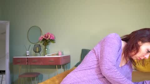 Snapshot of haileymoon85 chatting on February 12, 4:33 am Hailey online show from February 12, 4:33 am