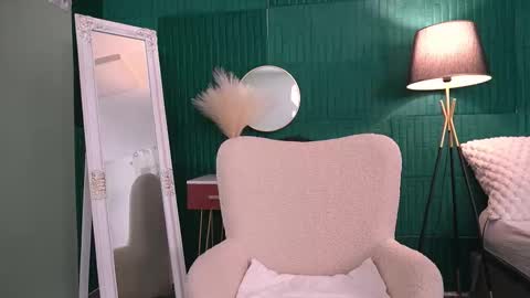 Snapshot of haileymoon85 chatting on November 12, 3:51 am Hailey online show from November 12, 3:51 am