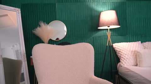 Snapshot of haileymoon85 chatting on November 13, 4:33 am Hailey online show from November 13, 4:33 am