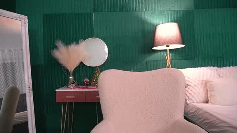 Snapshot of haileymoon85 chatting on December 3, 4:20 am Hailey online show from December 3, 4:20 am