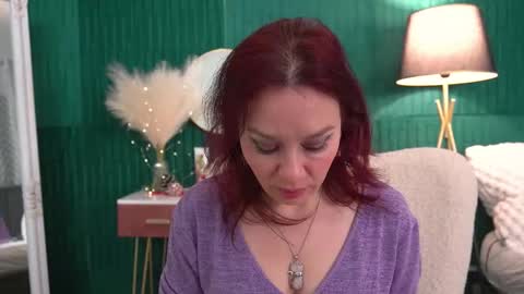 Snapshot of haileymoon85 chatting on December 16, 3:33 am Hailey online show from December 16, 3:33 am