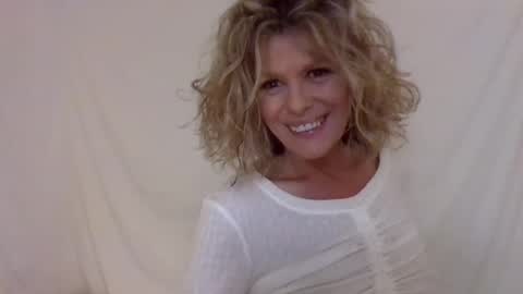 Hailey online show from December 7, 2:09 am