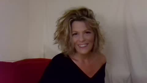 Hailey online show from December 8, 1:02 am